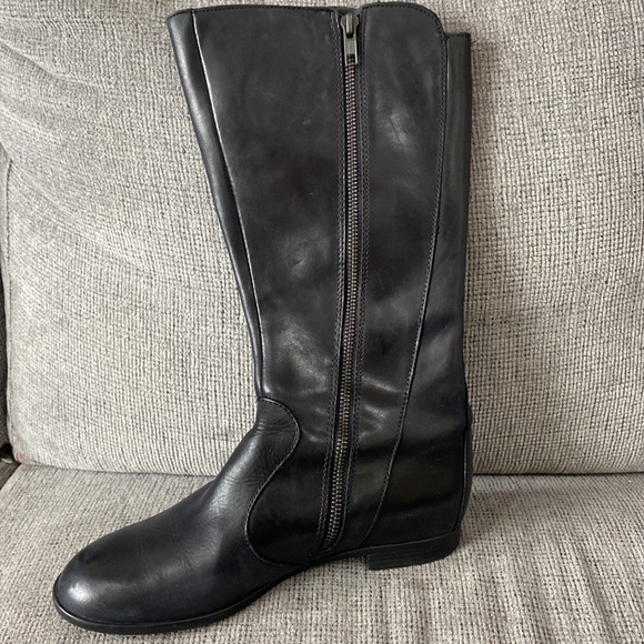 Born tall leather boot with side zip and gun metal studs women’s size 7 - Picture 4 of 16